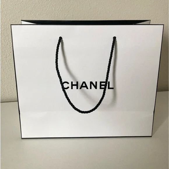 Chanel paperbag - Picture 2 of 4